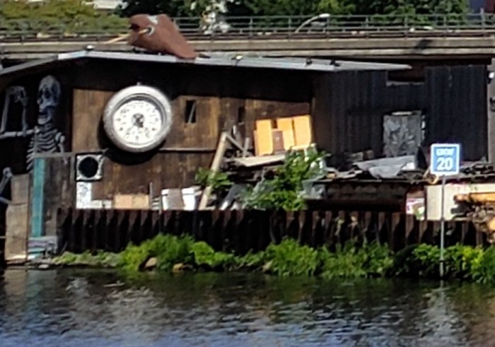 Beim Axon 10 Pro führt die volle Auflösung aber nicht zu sehr viel mehr Details oder Schärfe, verglichen mit dem 12-Megapixel-Bild - das Foto ist aber größer. (Bild: Tobias Költzsch/Golem.de)